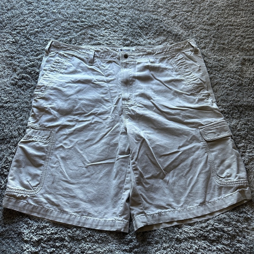 Columbia Sportswear Cargo Shorts Beige Chino Multi Pocket Size 40